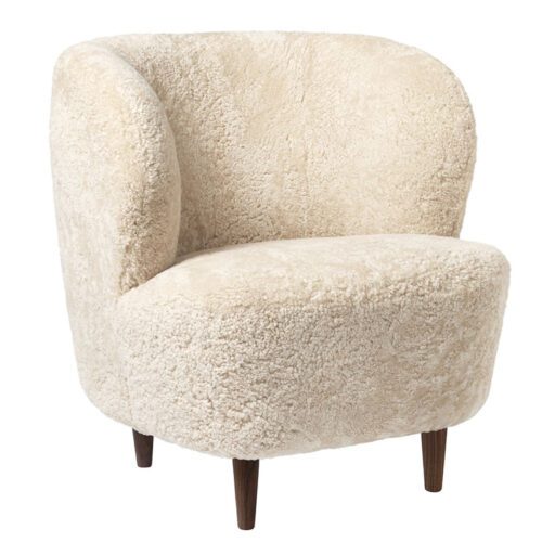 GUBI Stay Lounge Chair Walnut Moonlight sheepskin
