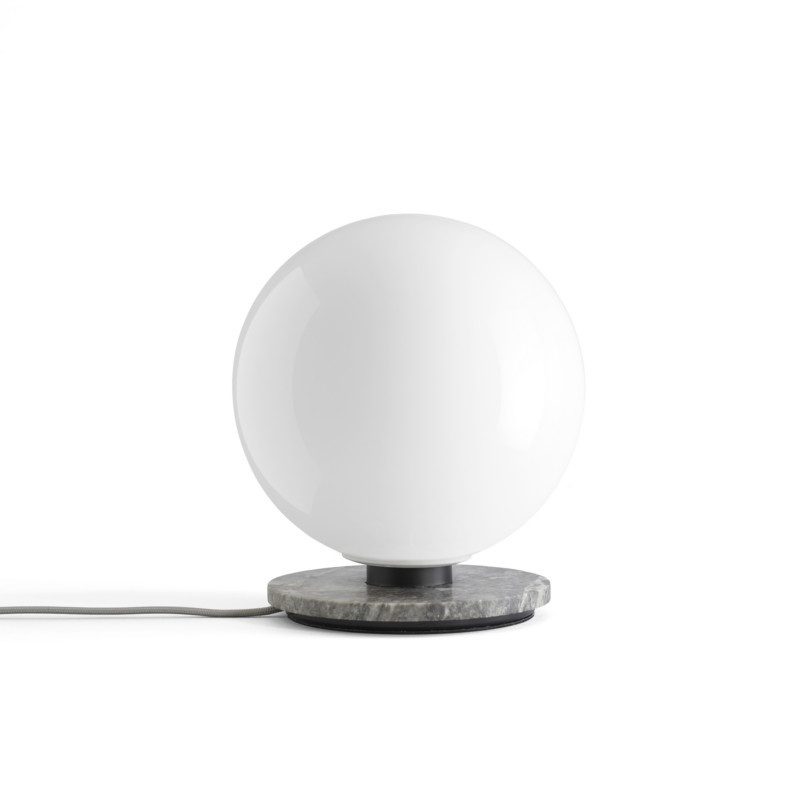 Menu TR Bulb Væg- og Bordlampe Grå Marmor Shiny Opal
