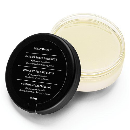 Bodyscrub dans på roser  Badeanstalten