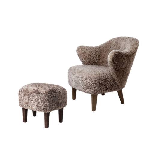 By Lassen Ingeborg Loungestol med fodskammel Sahara Sheepskin Røget Eg