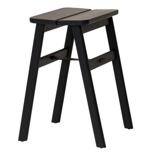 Form & Refine Angle Taburet Sortbejdset Eg