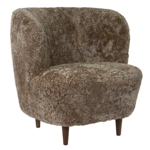 GUBI Stay Lounge Chair Walnut Sahara Sheepskin