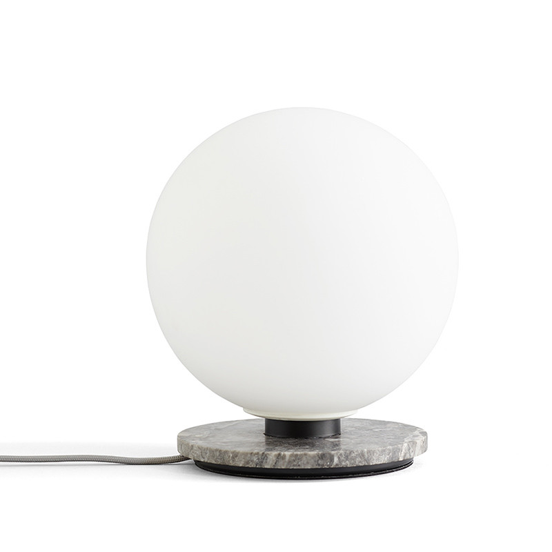 Menu TR Bulb Væg- og Bordlampe Grå Marmor Mat Opal
