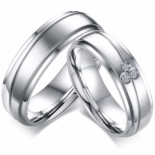 Naze forlovelsesring i ædelstål.
