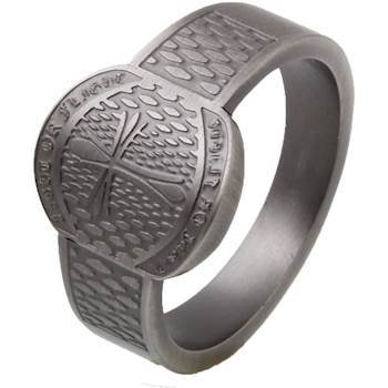 Herrering i sort stål og power design.